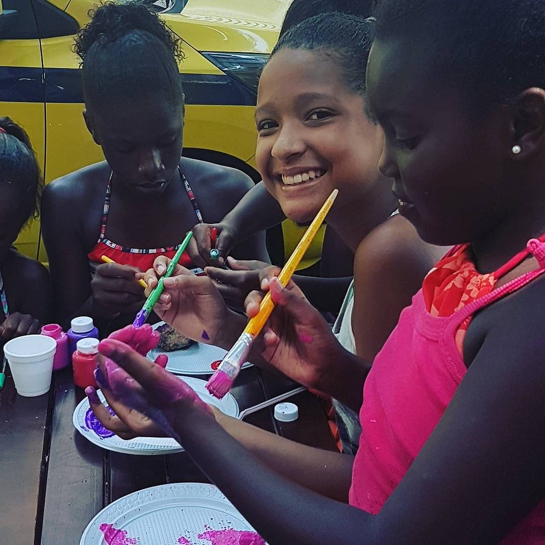 Rio Favela project — community art project, plate 18