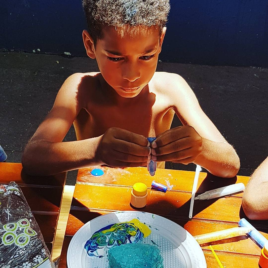 Rio Favela project — community art project, plate 32