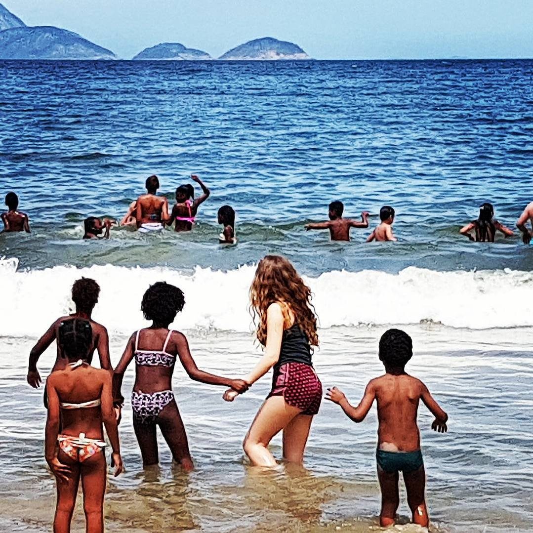 Rio Favela project — community art project, plate 12